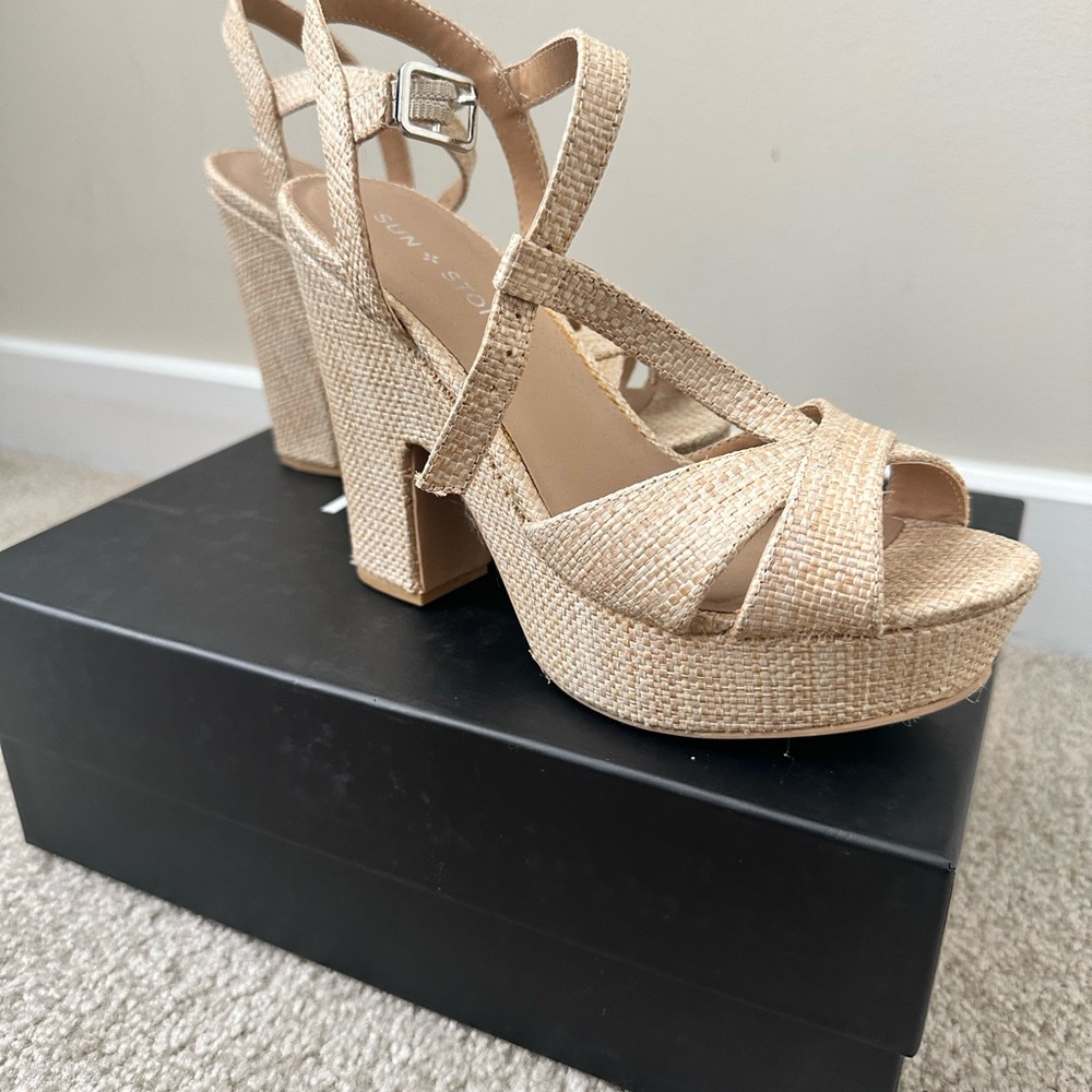 Woven T-Strap Platform Sandals in Natural - Picture 4 of 6